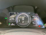 視認性の高いメーター類で、運転に必要な情報を的確に把握できます。運転席をスタイリッシュに演出します。