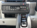 エレクトリックギア、運転席シートヒーター、オートエアコン、USBジャック