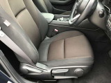 広々とした運転席で快適に運転できますね☆