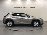 【まるごとクリーニング】シートを取り外し、車内を徹底洗浄。隅々まで丁寧に仕上げています。