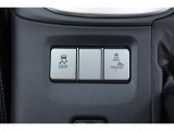 車両安定性を制御するVSCと、滑りやすい路面での発進や加速時の空転を制御するTRCのOFFスイッチです。