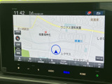 見やすい地図表示で、目的地までスムーズに案内。交通情報もリアルタイムで確認でき、渋滞回避にも貢献します。運転に集中できます。