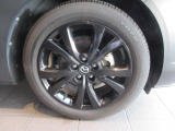 18インチ純正アルミホイールを装備。タイヤサイズは215/55R18となります。