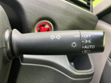操作しやすいウインカーレバーで、安全な車線変更をサポートします。直感的な操作で、安心して運転に集中できます。