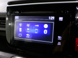 CD、DVD、Bluetooth、AM、FM、AUX、スマートフォン接続ができます。