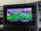 バックモニター付きで、車庫入れやバック時の後方確認をサポート。