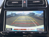 狭い場所での駐車も安心。後方の状況をモニターで確認できるので、安全な運転をサポートします。