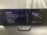 ハンドル操作をアシストすることにより車線からの逸脱回避を支援します。