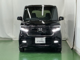 LEDヘッドライトを装備しています。LEDヘッドライトはとても明るく、雨の日や夜間走行も安全・安心です。オートライトコントロール付きで周囲の明るさに応じて自動で点灯・消灯します