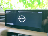 洗練されたデザインで、運転席からの操作もスムーズに行えます。快適なドライブをサポートする頼もしいパートナーです。ぜひ、その便利さを体感してください。