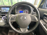 インテリアに合わせたデザインのステアリングは、運転される方のことも考え、運転しやすい形状、大きさです。是非一度、実際に触ってお確かめください。