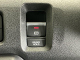 パーキングブレーキはスマートな電子制御式と合わせて渋滞時等にブレーキペダルから足を離しても停車状態を保持してくれるオートブレーキホールド機能で運転が楽になります。スタートはアクセルペダルを踏むだけ