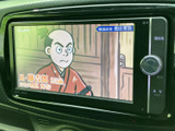 様々な映像コンテンツを楽しめるモニターを搭載。長距離ドライブのお供に最適です。後部座席の方も楽しめますね。