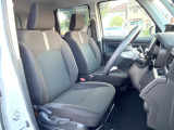 運転席シート廻りは使用感も少なく、良好な状態となっています。前オーナー様が丁寧に使っていたことがよくわかりますね。