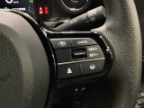 ステアリングホイールの右側がクルーズコントロールスイッチです。アクセルペダルを踏まずに一定走行が出来るので、高速道路での走行がグッと快適になります。