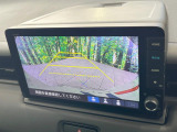 【バックカメラ】駐車時に後方がリアルタイム映像で確認できます。大型商業施設や立体駐車場での駐車時や、夜間のバック時に大活躍!運転スキルに関わらず、今や必須となった装備のひとつです!