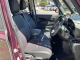 適度なホールド感と快適な座り心地の運転席シートまわり!