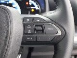 レーダークルーズコントロール作動時に車線維持に必要な運転操作の支援を行う「レーントレーシングアシスト(LTA)」を搭載しています。