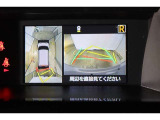 車両を上から見たような映像表示するパノラミックビューモニター付き!