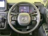 インテリアに合わせたデザインのステアリングは、運転される方のことも考え、運転しやすい形状、大きさです。是非一度、実際に触ってお確かめください。