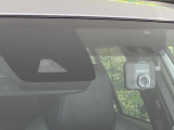 【トヨタセーフティセンス】走行中に前方の車両等を認識し、衝突しそうな時は警報とブレーキで衝突回避と被害軽減をアシスト。より安全にドライブをお楽しみいただけます。