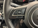 ステアリングにオーディオ操作スイッチが付いています。オーディオ画面に直接タッチしなくても操作が出来ますので、運転に集中できます。
