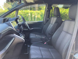 運転に必要な情報が視認しやすいインストルメントパネルです。操作性も良く、快適な運転をサポートします。