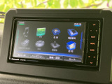 多彩な機能を備えたナビオーディオシステムです。CDやSDカード、iPodなど、様々なメディアに対応し、快適なドライブをサポートします。