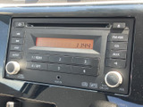 CDやラジオを楽しめるオーディオシステム。AUX端子も備え、お好みの音楽を車内で気軽に楽しめます。ドライブのお供に最適です。