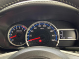 視認性の高いメーターで、走行情報を一目で確認できます。運転に集中できる落ち着いた空間です。