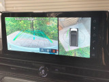 【アラウンドビューモニター】専用のカメラにより、上から見下ろしたような視点で360度クルマの周囲を確認することができます☆死角部分も確認しやすく、狭い場所での切り返しや駐車もスムーズに行えます。