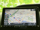 見やすい地図表示で、目的地までスムーズに案内してくれます。ドライブ中の不安を解消し、安全な移動をサポートします。