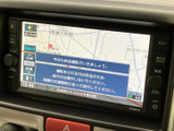見やすい地図画面で、目的地への道案内をスムーズに。交通情報も確認でき、渋滞回避にも役立ちます。安全運転をサポートする頼もしい相棒です。