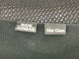 シート表皮に付着したアレルゲン(ダニ・スギ花粉)を特殊加工を施したシート地で不活性化するアレルクリーンシートで乗る人のお肌を大切に守ります
