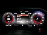 右側に大きく見やすいスピードメータ中央ディスプレイには運転支援システム等を表示