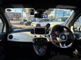 イタリア車ならではの美しさ、走りへのこだわりを感じるインテリアデザイン!
