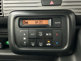 オートエアコン付きです!お好みの温度をセットするだけでエアコンの風量などを自動でコントロール。快適な車内でお過ごしいただけます。