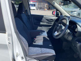 適度なホールド感と快適な座り心地の運転席シートまわり!