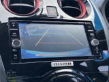 バックモニターが車両後方の状況を画面に表示。狭い道や駐車場での運転、駐車時の安全性を高めます。後退時の安心感をプラスします。