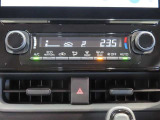 オートエアコンで快適な室内です。