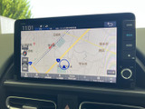 多彩な情報を表示する大型スクリーン。目的地設定やルート検索もスムーズに行えます。快適なドライブをサポートする頼もしい相棒です。