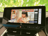 停車中には、テレビや動画を楽しめます。長距離移動のお供に最適。休憩時間にも飽きさせない工夫が施されています。