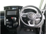 運転席です!シンプルながら必要な機能が詰まっているお車ですよ!