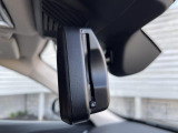 【ルームミラー一体型ETC】BMWといえばルームミラー一体型のETC。ドライバーから差し込めるかたちになっておりますので、差し忘れの際も慌てずにご利用いただけます。