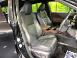 運転席シート廻りは使用感も少なく、良好な状態となっています。前オーナー様が丁寧に使っていたことがよくわかりますね。