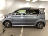 後席プライバシーガラス仕様! 車内が見えにくい設計です。