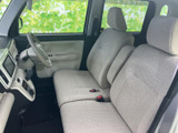 運転しやすいように配置された操作系は、直感的に操作できます。広々とした室内空間も魅力です。