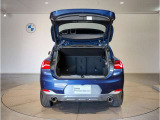 【トランクルーム】十分な容量を確保したトランクルーム。環境へ配慮したスペアタイヤ非搭載のBMW。その分、トランクスペースを有効活用できる様にしてあります。