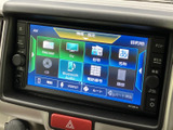 多彩な機能を備えたナビ・オーディオが、快適なドライブをサポート。CDやBluetoothなど、様々なメディアに対応し、車内でのエンターテイメントを充実させてくれます。