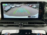 バックビューモニターです。後方画像も大きく表示されますので、車庫入れも安心です。